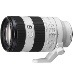 De Sony FE 70-200mm F/4.0 G OSS II Macro is een full frame telezoomlens geschikt voor camera’s met een Sony FE-mount. Met een brandpuntafstand bereik van 70-200mm geeft deze lens je heel veel flexibiliteit. Het zoombereik stelt je in staat om verschillende soorten beelden te fotograferen, van midshots, portretten tot een telemacro opname in de natuur.